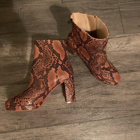 NWOT H&M Snakeskin print ankle boots size 8 - Picture 5 of 7